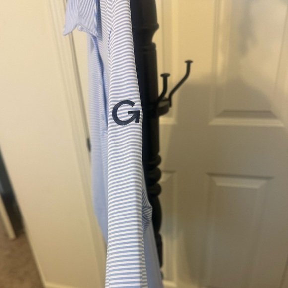 Vineyard vines performance top. 92% polyester, 8% spandex size large. - Picture 6 of 9